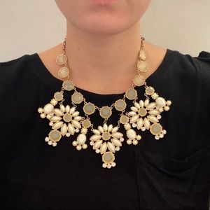 4/$20 White flower bib statement necklace gem